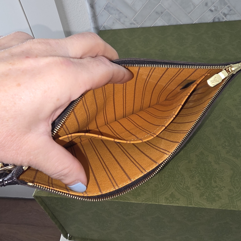 Louis Vuitton Neverfull Black & White Monogram Pouch - Picture 6 of 16